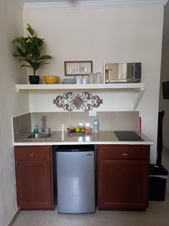 A Taste Of Paradise - Vacation Rentals Close To Us Embassy & Restaurants Nassau Eksteriør bilde