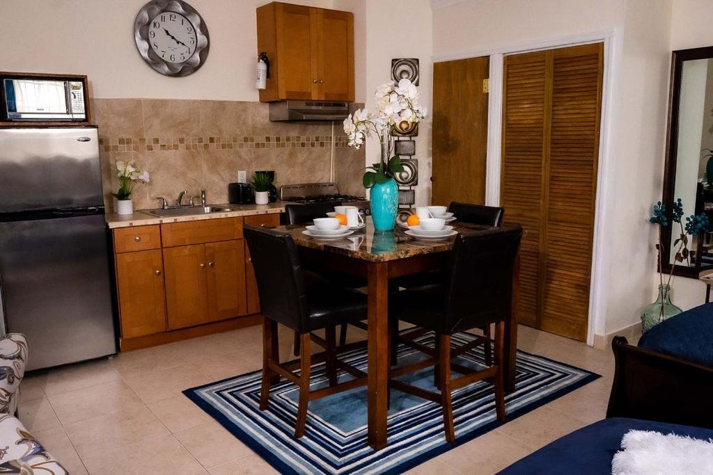 A Taste Of Paradise - Vacation Rentals Close To Us Embassy & Restaurants Nassau Eksteriør bilde