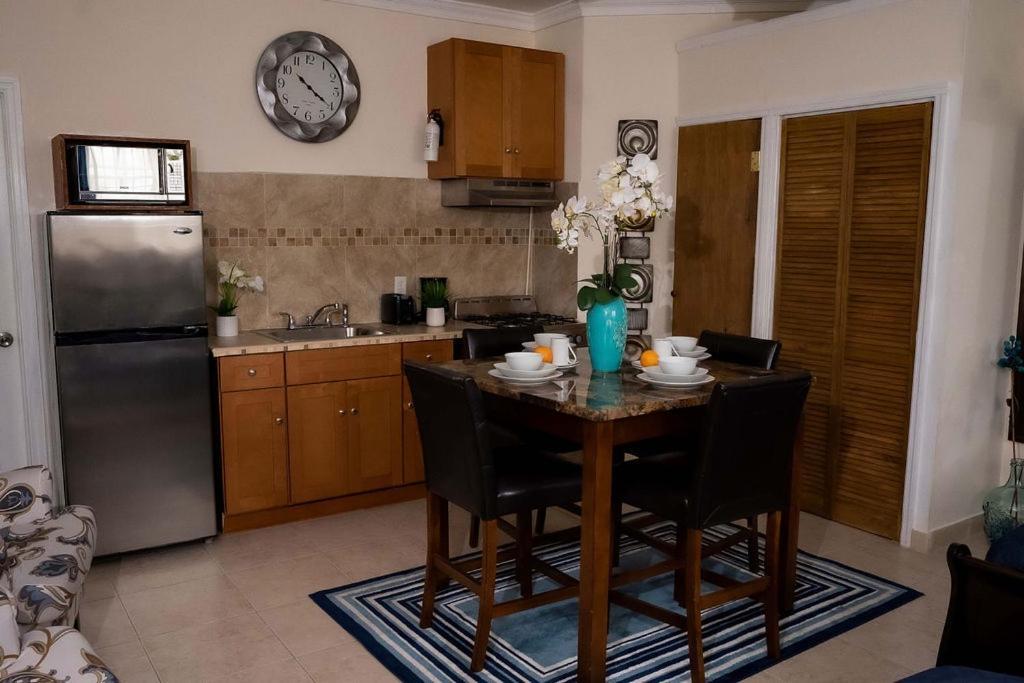 A Taste Of Paradise - Vacation Rentals Close To Us Embassy & Restaurants Nassau Eksteriør bilde